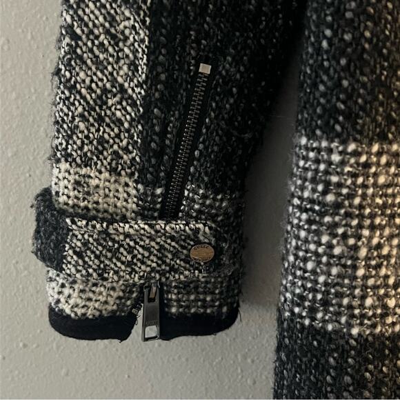 GUESS Women’s Coat Black White Plaid Wool Blend Jacket Coat Size S Y2K Old Money - Picture 4 of 6